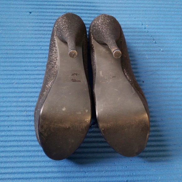 High heel shoes - Picture 3 of 3